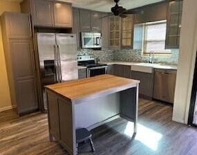 property at 2580 Barkley Dr E