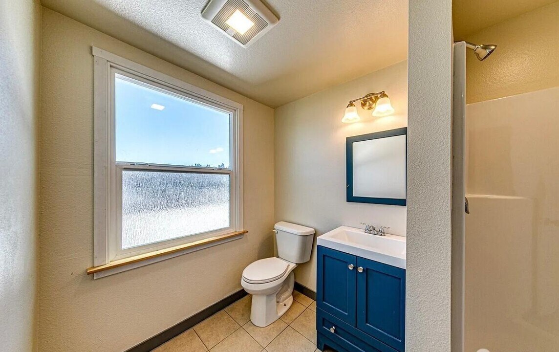 1017 E Front St in Port Angeles, WA - Building Photo