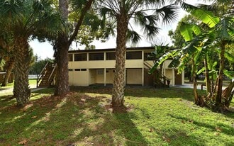 8270 Ibis St, Unit A in Sarasota, FL - Building Photo