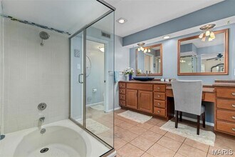 964 Claytonbrook Dr, Unit 1C in Ballwin, MO - Building Photo - Building Photo