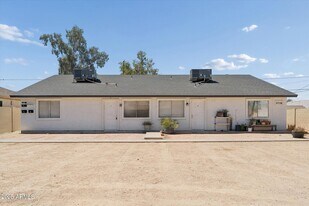 2739 E Tamarisk Ave in Phoenix, AZ - Building Photo