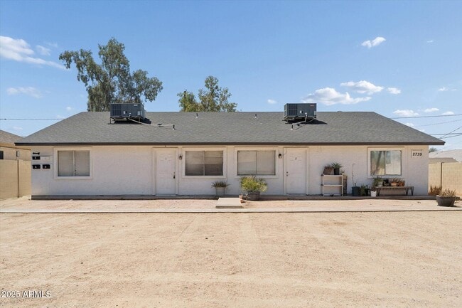 2739 E Tamarisk Ave