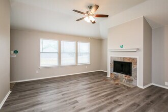 5436 Trout Creek Ct in Watauga, TX - Foto de edificio - Building Photo