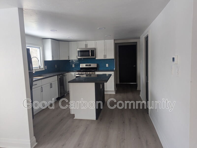 390 Cayuga Creek Rd in Buffalo, NY - Building Photo