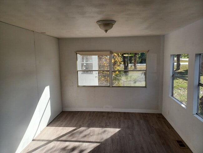 8305 McDaniel Dr in North Fort Myers, FL - Foto de edificio - Building Photo