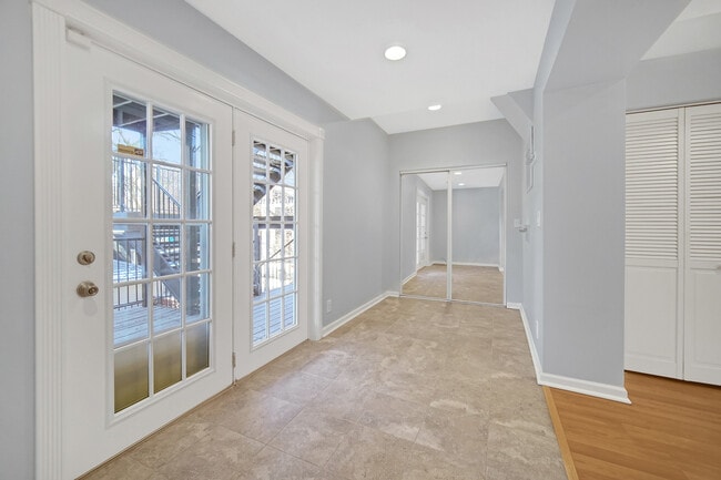 2257 W Fullerton Ave in Chicago, IL - Building Photo - Building Photo