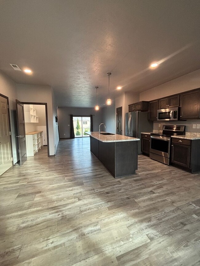 204 Lydia Ct in Harrisburg, SD - Building Photo - Building Photo