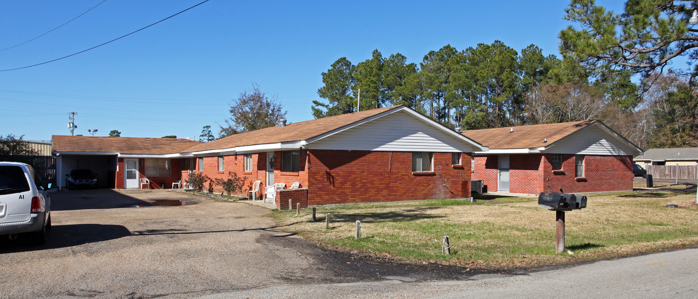 3413 Shamrock Ct in Gautier, MS - Foto de edificio