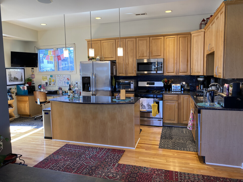 1707 W Melrose St in Chicago, IL - Building Photo
