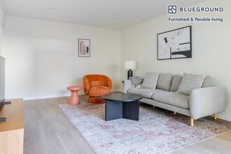 2721 Midtown Ct in Palo Alto, CA - Foto de edificio - Building Photo