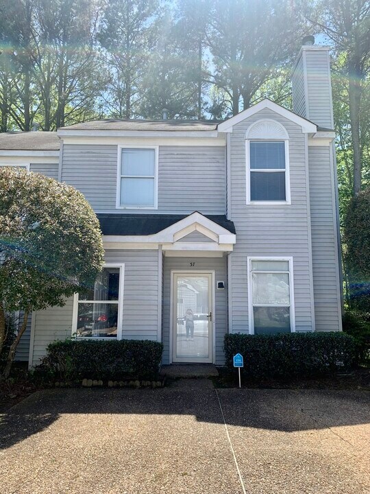 37 Madison Chase in Hampton, VA - Building Photo