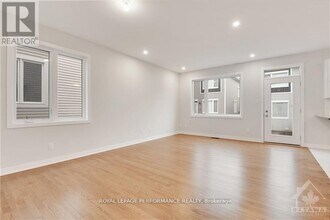 108 Pizzicato St in Ottawa, ON - Building Photo - Building Photo