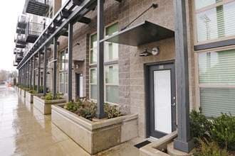 4th Main in Hillsboro, OR - Foto de edificio - Building Photo