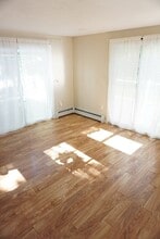 8 New Fitchburg Rd in Townsend, MA - Building Photo - Building Photo