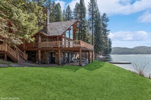 3560 E Lakeshore Dr in Whitefish, MT - Building Photo