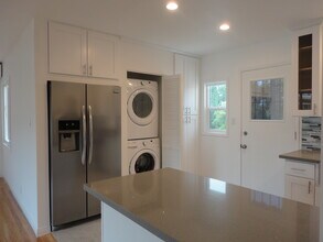 3176 Rowena Ave in Los Angeles, CA - Foto de edificio - Building Photo