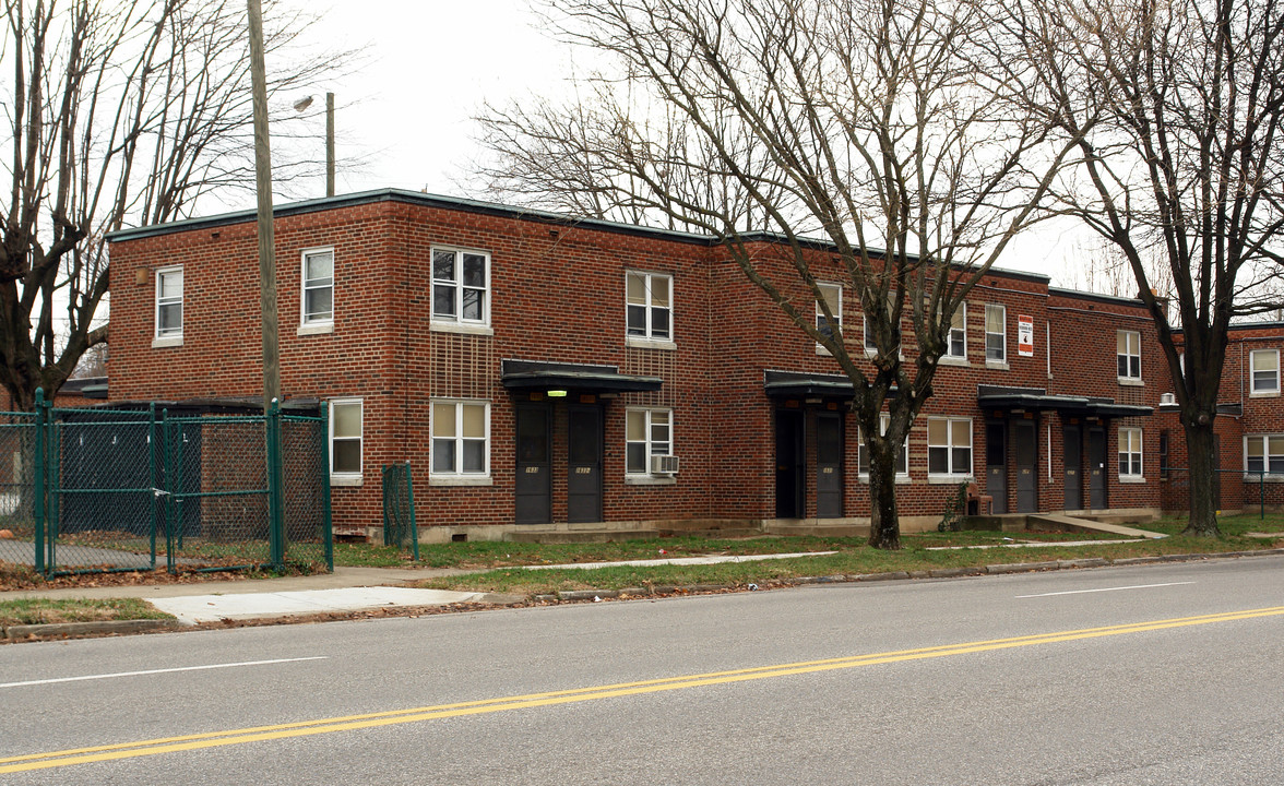 1633-1627 8th Ave in Huntington, WV - Building Photo