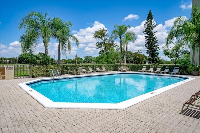 7400 Radice Ct in Lauderhill, FL - Building Photo - Building Photo