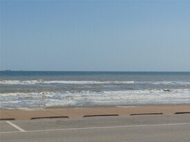 215 Postoffice St in Galveston, TX - Building Photo