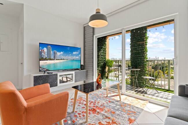 2280 SW 32nd Ave in Miami, FL - Foto de edificio - Building Photo