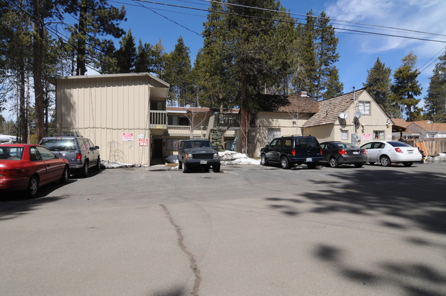 3775 Paradise Ave in South Lake Tahoe, CA - Building Photo - Building Photo