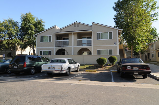 Lakeview Apartments II in Lake Elsinore, CA - Foto de edificio - Building Photo