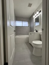 2407 Duportail St in Richland, WA - Foto de edificio - Building Photo