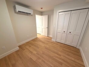 906 Massachusetts Ave, Unit B in Cambridge, MA - Foto de edificio - Building Photo