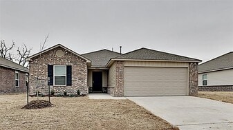 10504 NW 17th St in Yukon, OK - Building Photo