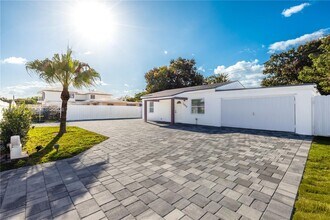 10050 SW 171st St in Miami, FL - Building Photo - Building Photo