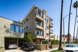 Condominiums in Los Angeles, CA - Building Photo - Building Photo