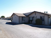 Chateau Monterey Apartments in Clovis, CA - Foto de edificio - Building Photo