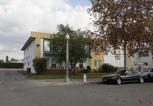 Wakeham-Grant Apartments in Santa Ana, CA - Building Photo