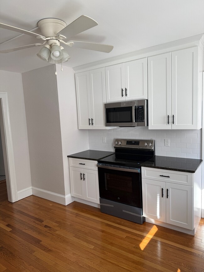 85 Dover Rd in West Hartford, CT - Foto de edificio - Building Photo