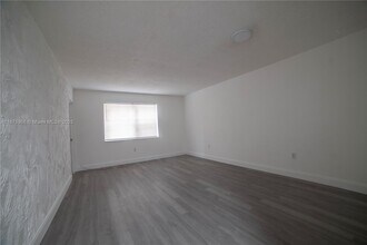 4334 NW 9th Ave in Pompano Beach, FL - Building Photo - Building Photo