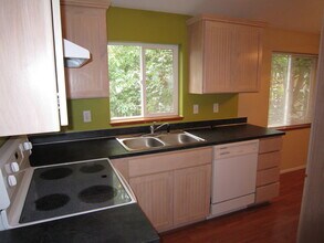 1102 Fairmount Ave S in Salem, OR - Building Photo - Building Photo