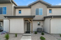 Summit Springs Townhomes in Jerome, ID - Building Photo - Building Photo