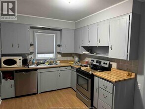 1859 Ford Blvd in Windsor, ON - Building Photo - Building Photo