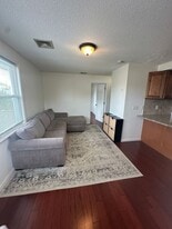 9 Thompson St in West Long Branch, NJ - Building Photo