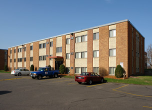 L7 Flats in New Brighton, MN - Building Photo - Building Photo