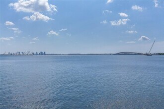 2451 Brickell Bay Dr in Miami, FL - Building Photo - Building Photo