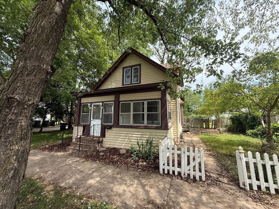 815 13th St S in La crosse, WI - Building Photo