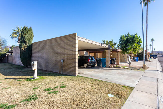 Villa Del Monte in Phoenix, AZ - Building Photo - Building Photo