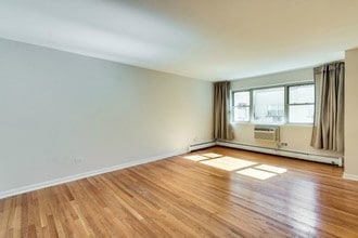 420 W Aldine Ave, Unit 526 in Chicago, IL - Foto de edificio - Building Photo