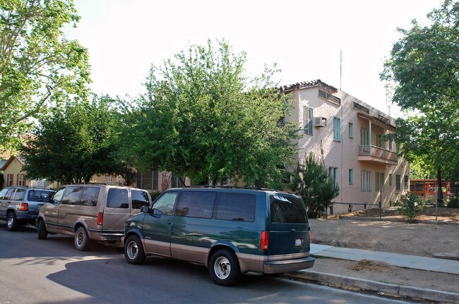 Casa Bonita Apartments in Fresno, CA - Building Photo - Building Photo