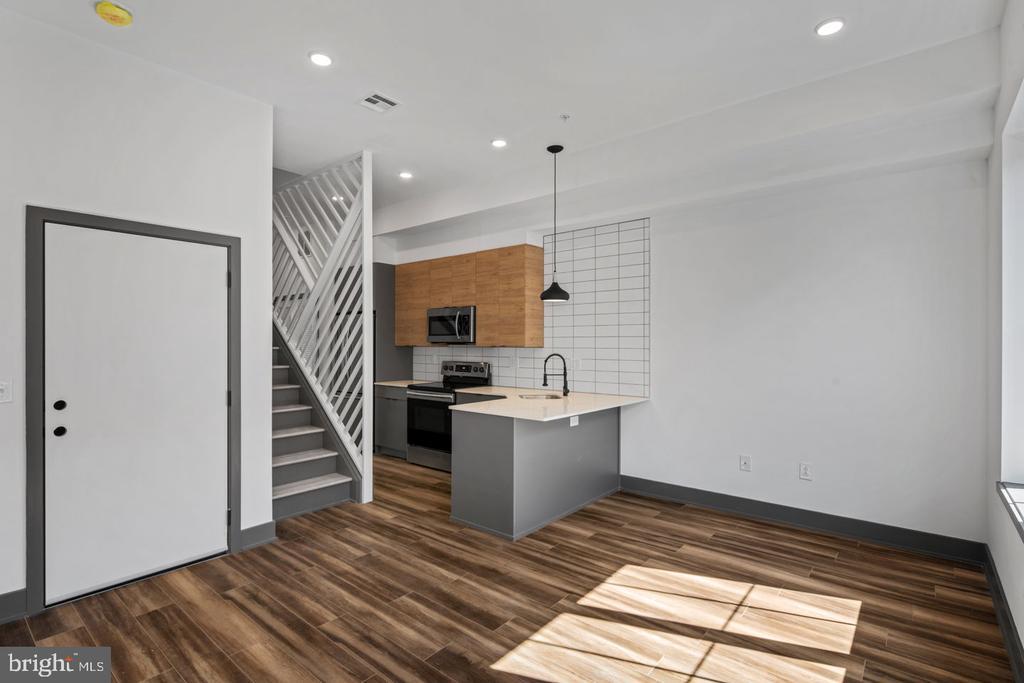 2011 N Front St in Philadelphia, PA - Building Photo
