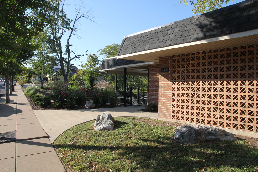 Glen Park Apartments in Webster Groves, MO - Building Photo