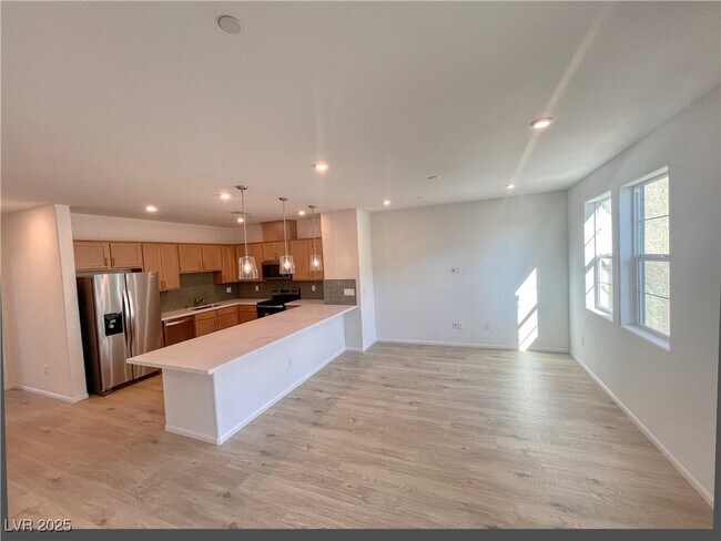 8683 Luxuriant Ave in Las Vegas, NV - Building Photo - Building Photo