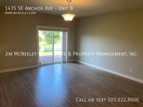 1435 SE Anchor Ave in Warrenton, OR - Foto de edificio - Building Photo