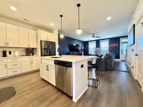 2079 Oakwood Ave in Nashville, TN - Building Photo - Building Photo